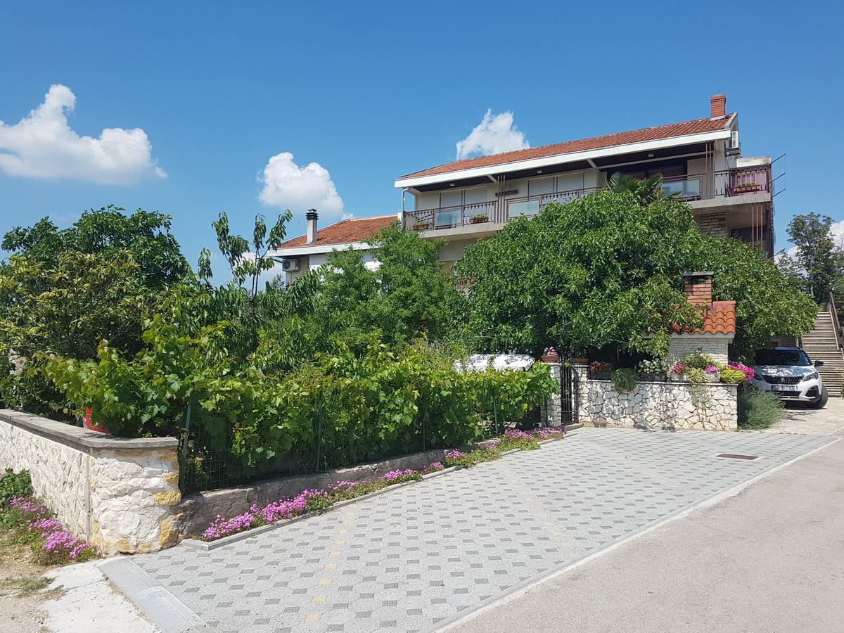 Apartment Adis 希贝尼克 外观 照片